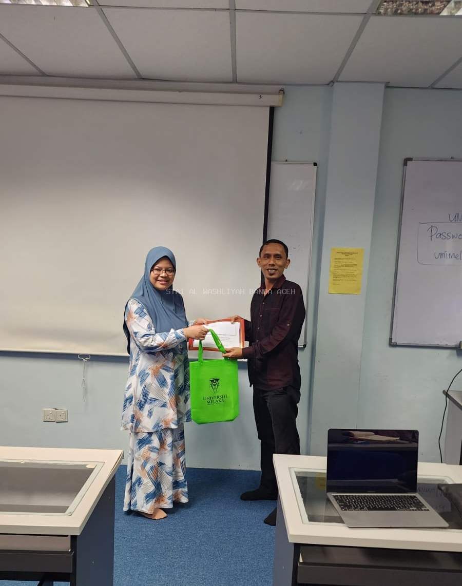 Mengisi materi pendampingan pengelolaan Jurnal di University Islam Melaka, Malaysia